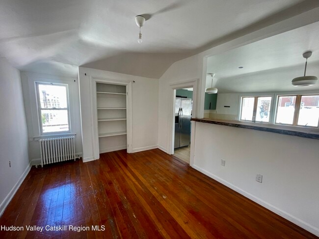 Photo - 725 Warren St