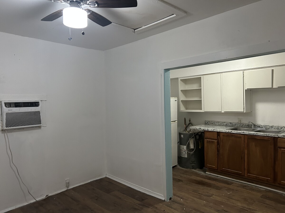 Photo - 1303 Bell St