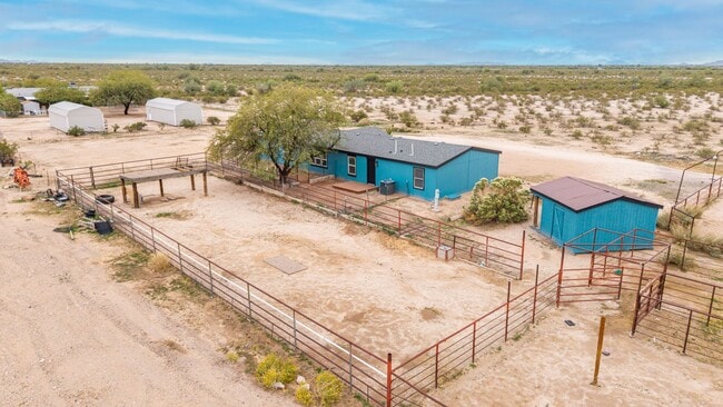 Building Photo - 1.25 Acre 5 Bedroom 3 Bathroom Horse Property in Florence!