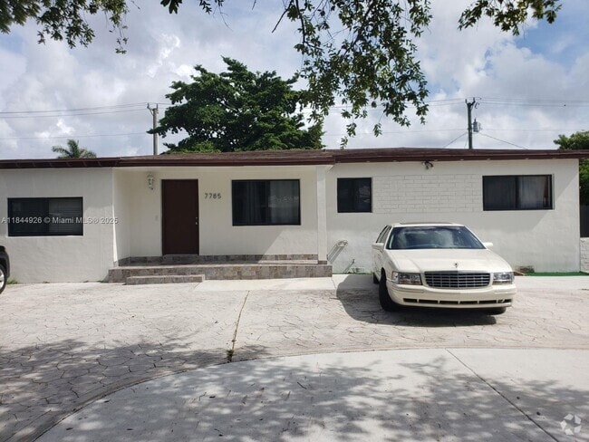 Building Photo - 7785 SW 36th St Rental