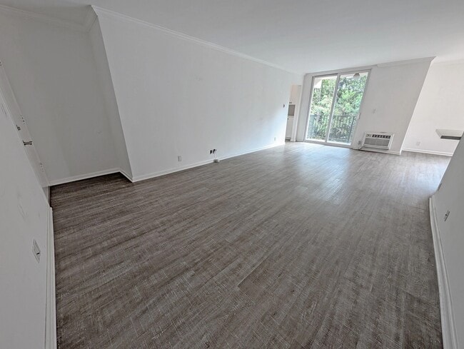 Photo - 118 S Wetherly Dr Unidad 210