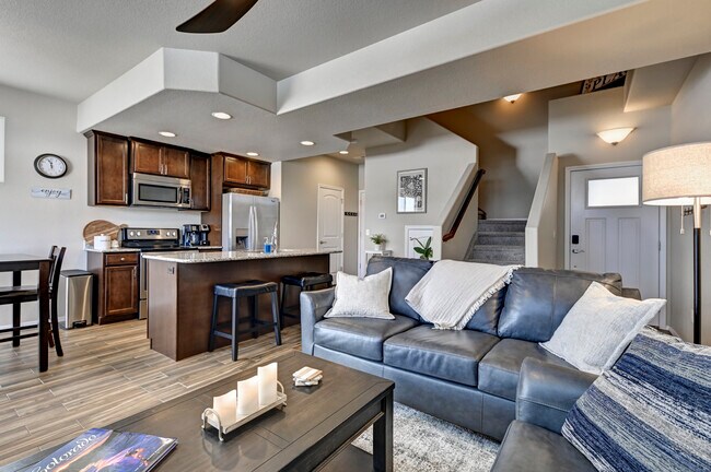 3 bed 2.5 bath - 1524 York Rd Townhome