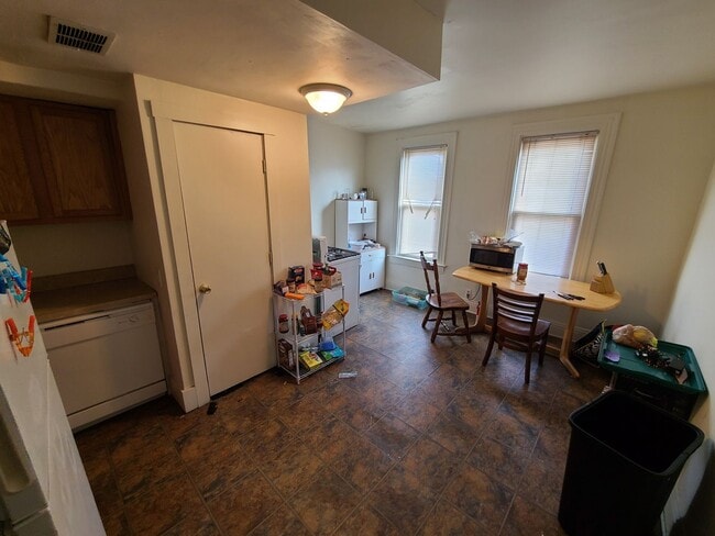 Photo - 8 Welsford St Unit floor 2