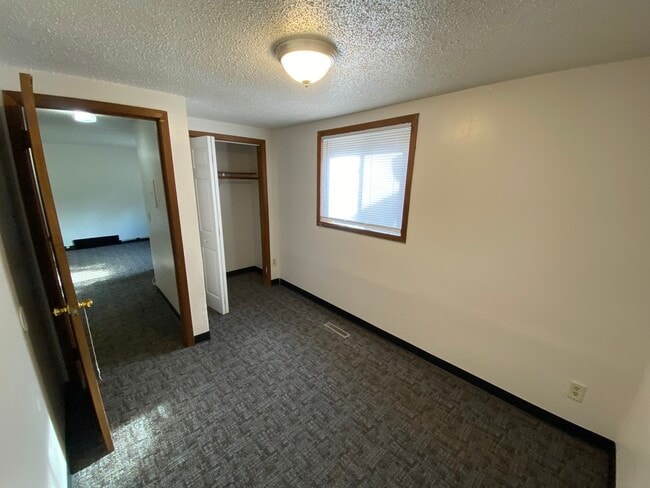 Photo - 915 4th St SE Unidad 2