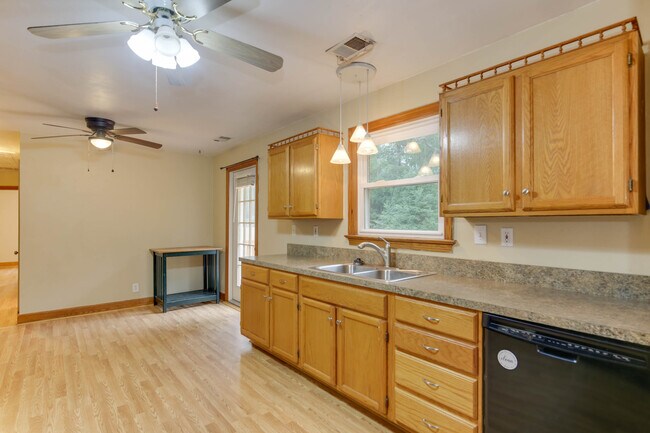Photo - 128 Mann Dr