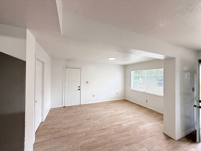 Photo - Easy Living Starts Here: 3BR Lakeland Rental