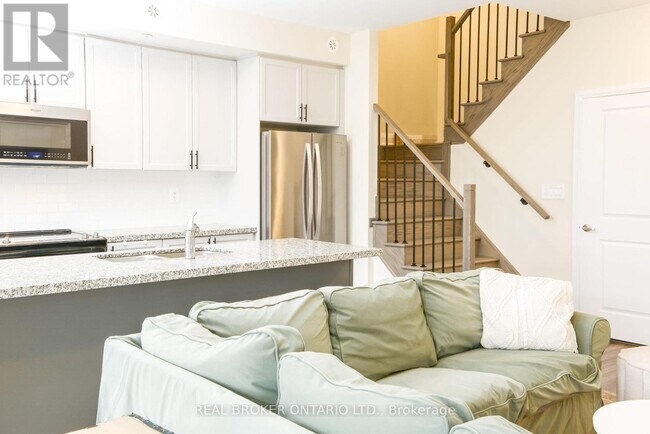 Photo - 1593 Rose Way