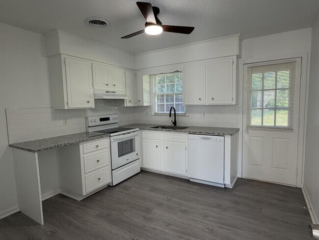 Photo - 13 Wedgefield Dr