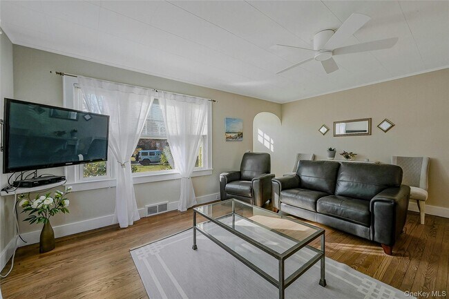 Photo - 425 Old Shipyard Ln