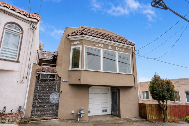 Building Photo - Spacious 2 Bedroom Home Near Stonestown
