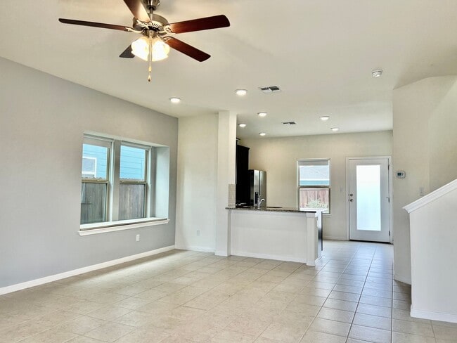 Photo - Blanco Vista Charmer