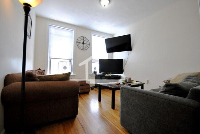 Photo - 1950 Beacon St