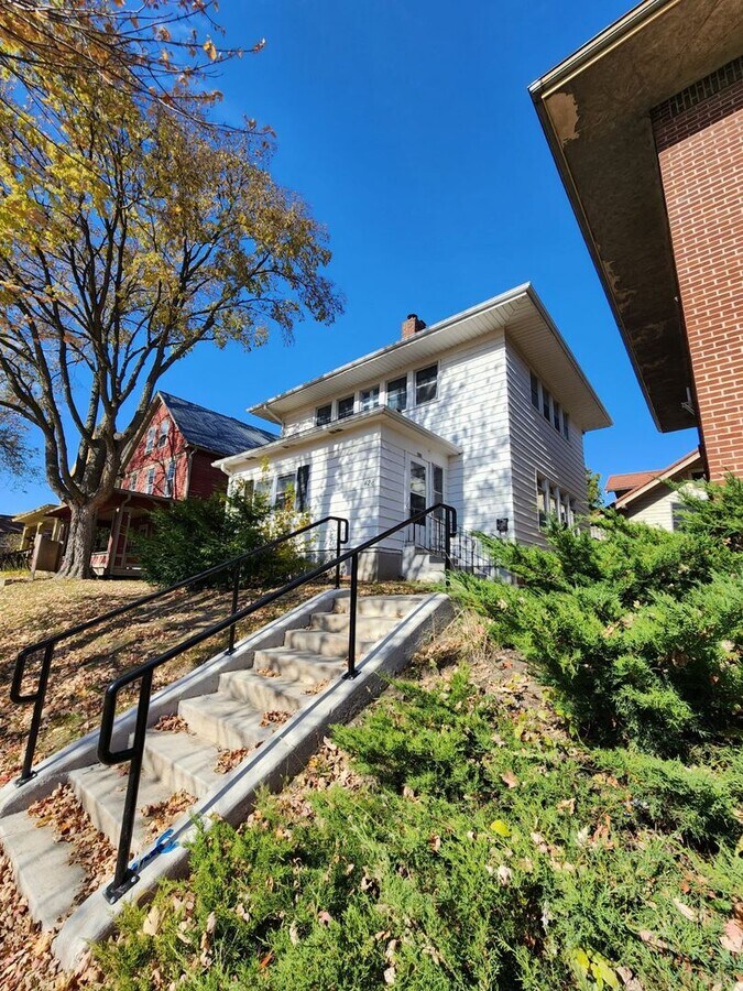 Renovated 1920s 4BR Home Near Campus – Ready August 1st 2026! - Renovated 1920s 4BR Home Near Campus – Ready August 1st 2026!