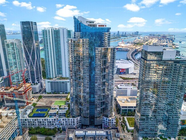 Building Photo - 851 NE 1st Ave Unit 1205