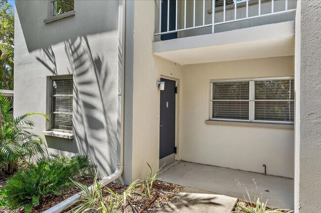 Photo - Beautifully updated 2 bed/2 bath located c... Unidad #7S