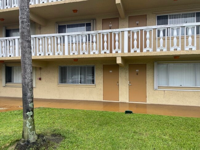 Photo - 100 Village Green Cir E Unit 103