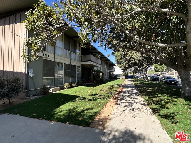 Photo - 11131 Rose Ave Unidad 17