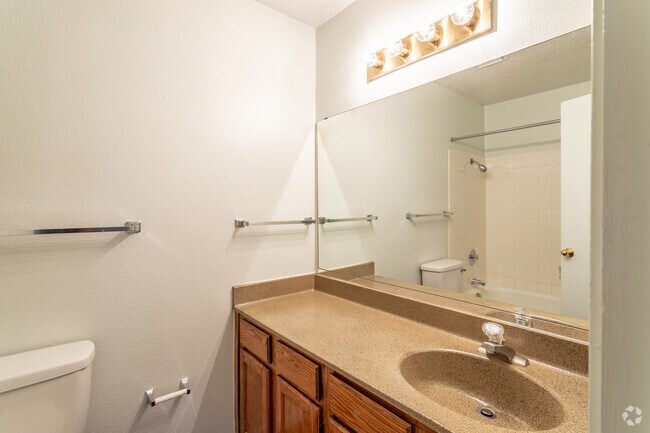 1BR, 1BA - 720SF