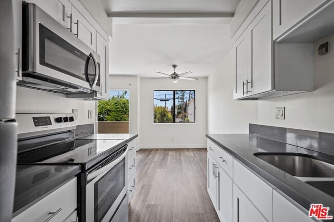 Photo - 12033 Goshen Ave Unidad 8