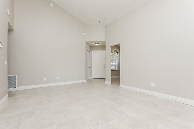Photo - 173 Lakeside Cir