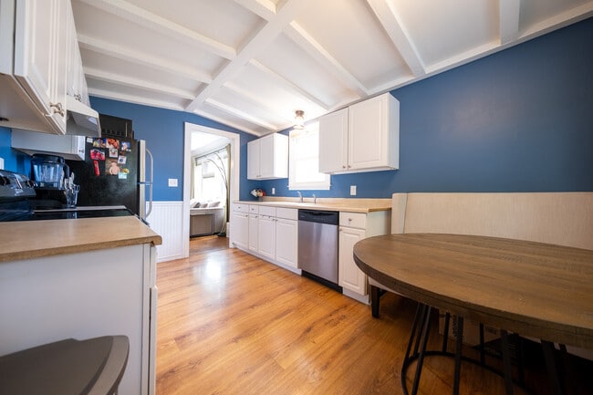 Photo - 2916 Johnson St NE