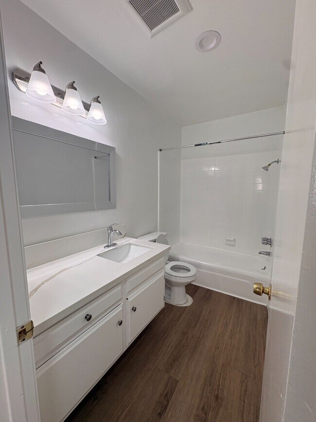 1825 N Gramercy Pl Unit 203