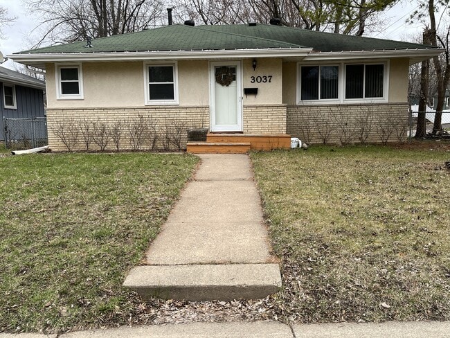 Building Photo - 3037 Dakota Ave S Rental