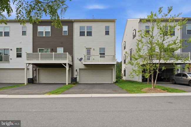 Building Photo - 9623 Tall Oaks Rd