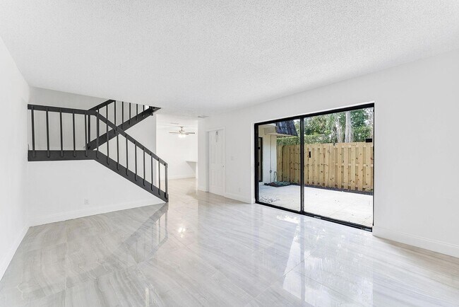 Photo - 1624 Forest Lakes Cir