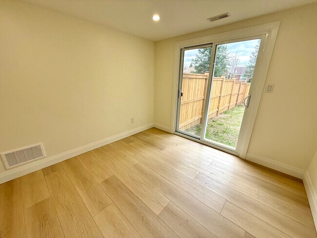 Photo - 25 Meadowbrook Crescent