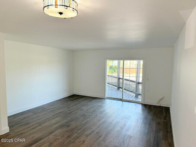 Photo - 401 E Beach Dr