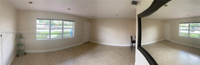 Photo - 3923 NE 166th St Unidad N-106