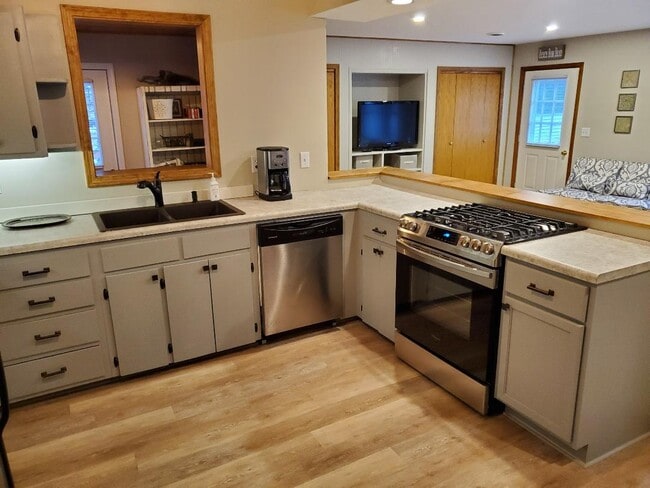 Building Photo - 7421 Washington St