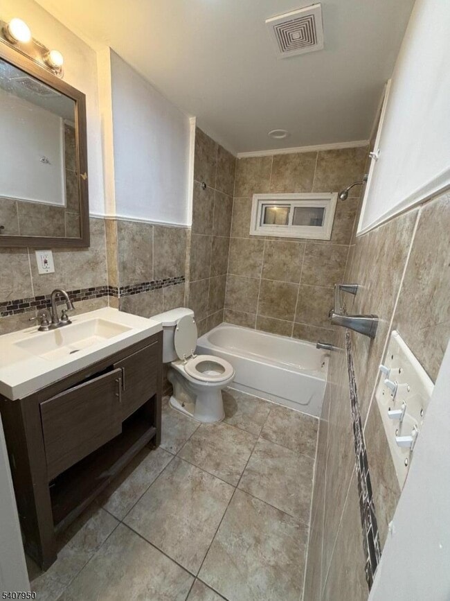 Photo - 726 E 6th St