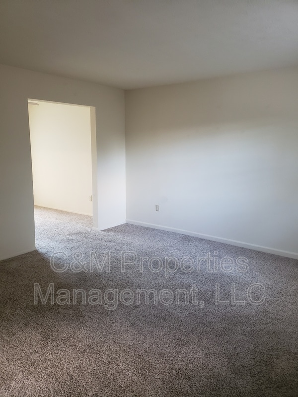 Photo - 102 E Main St