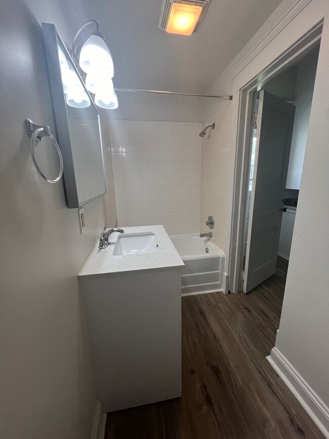Building Photo - 631 S 5th Ave Unit 631