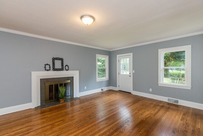 Photo - 3504 Hawthorne Rd
