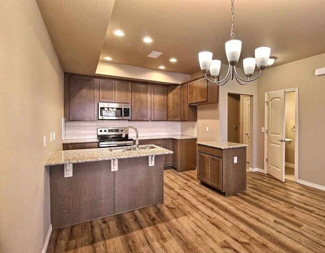 Beautiful 3 bed, 3 bath Townhome in West W... - Beautiful 3 bed, 3 bath Townhome in West W...