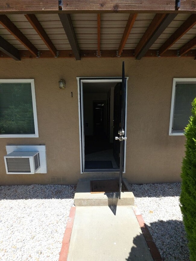 Building Photo - 209 Wright Ln Unit 1