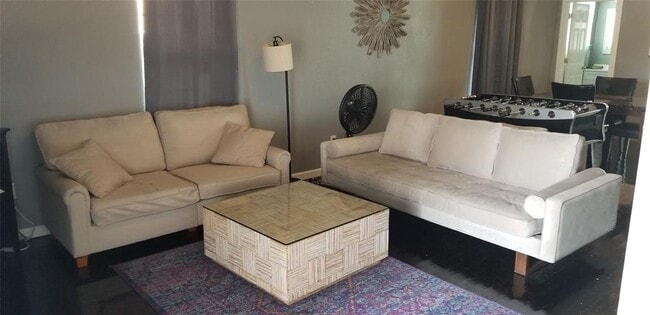 Photo - 407 S Main St