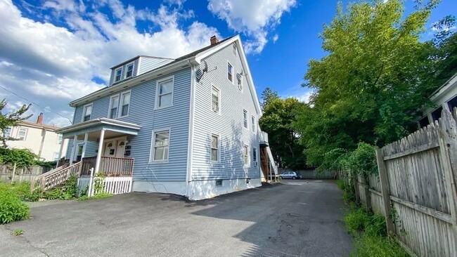 Building Photo - 10 7th Ave Unit 12-2