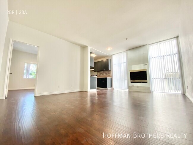 Photo - 125 N Doheny Dr Unit 106A