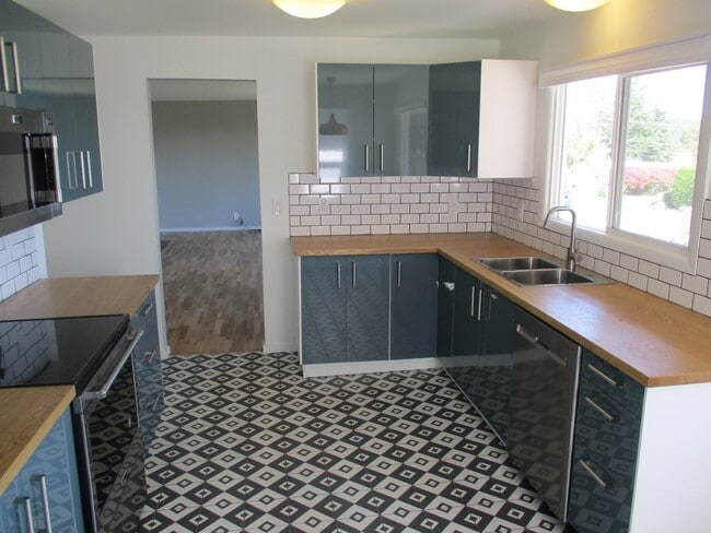 Photo - Gorgeous 3 Bedroom, 1 Bathroom Rambler near downtown Gig Harbor!