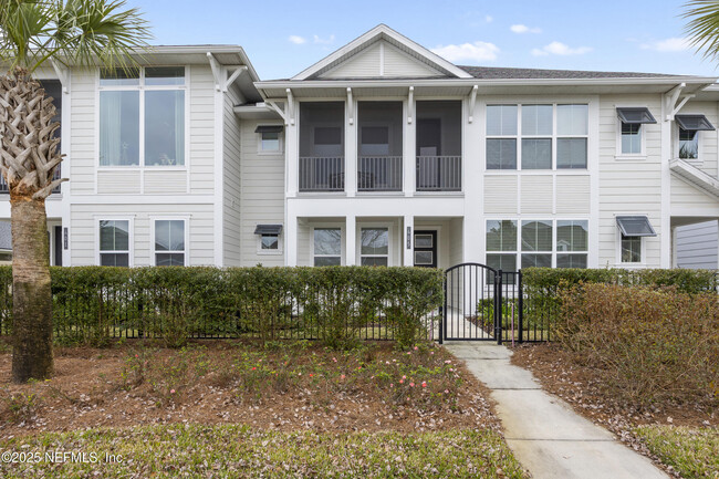 Photo - 405 Crestview Dr Townhome