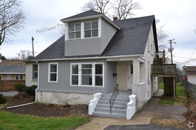 Building Photo - 1067 N May St Unit 2 Rental