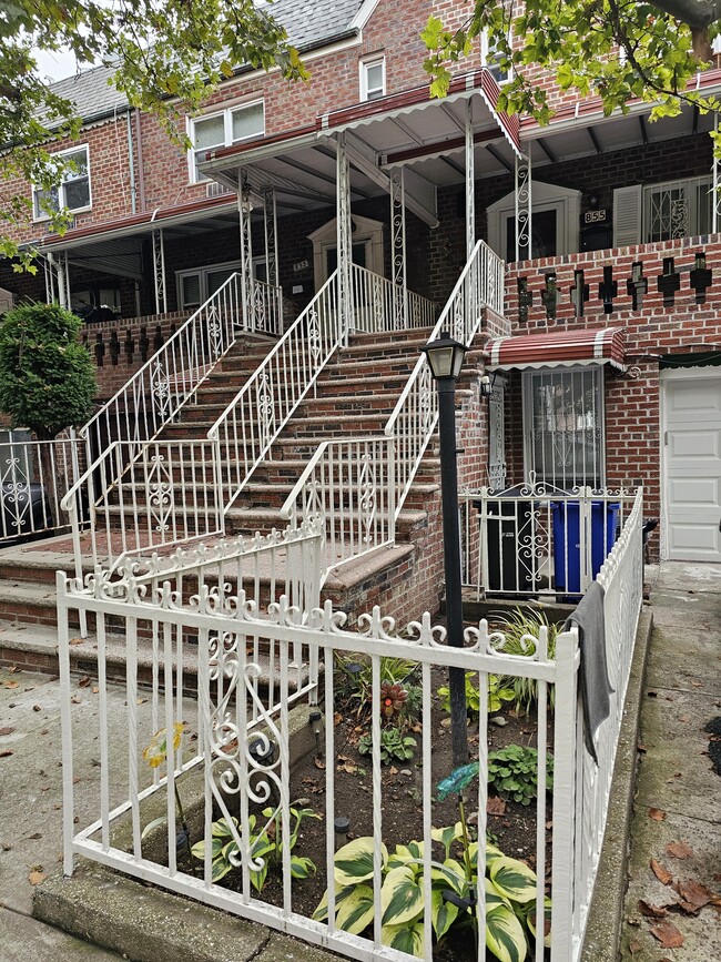 Photo - 855 E 55th St Unit Shared Apartment For Rent