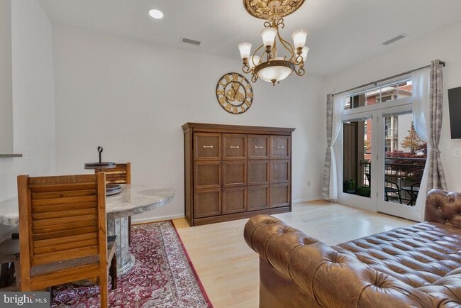 Photo - 309 Holland Ln Unidad 136