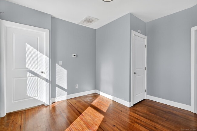 Photo - 14 Belden St