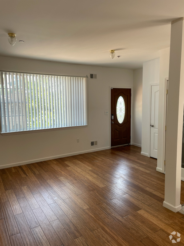 Building Photo - 107 Scribner Ave Unit Apt. 1