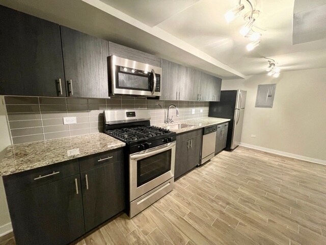 Photo - 1947 W Sunnyside Ave Unit GDN